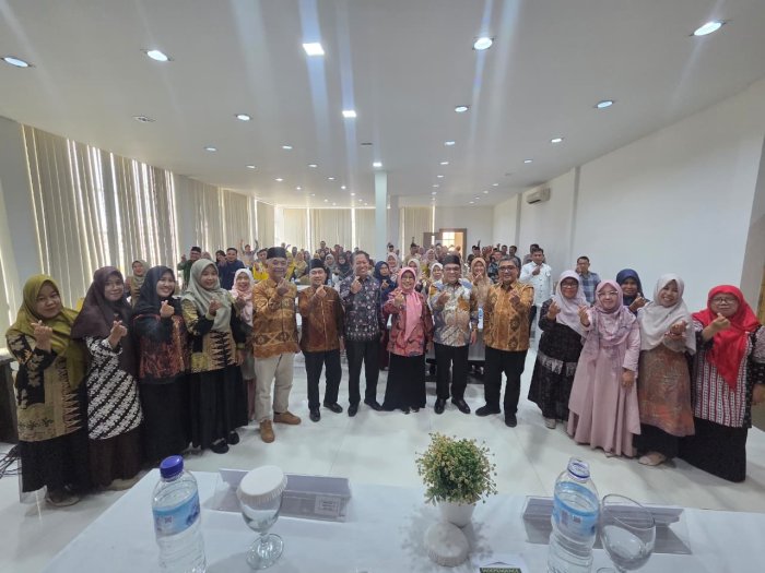 MAN 2 Bungo NGOPI Sosialisasi Kurikulum Berbasis Cinta MAN 2 Bungo NGOPI Sosialisasi Kurikulum Berbasis Cinta