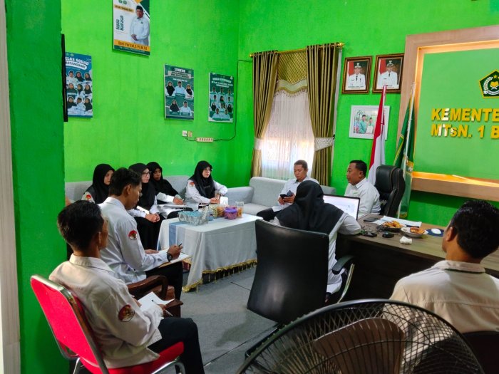 Optimalkan Kinerja Pegawai, MTsN 1 Batang Hari Gelar Rapat Pembagian RHK bagi Tenaga Kependidikan