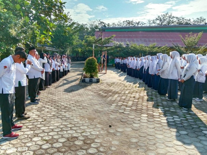 Ratusan Peserta Didik MTsN 1 Bungo Khidmat Dengarkan Arahan Jelang ASAS Hari Pertama Ratusan Peserta Didik MTsN 1 Bungo Khidmat Dengarkan Arahan Jelang ASAS Hari Pertama
