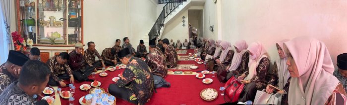 Wujud Kepedulian, Kepala MIN 3 Kerinci Lakukan Takziah ke Kediaman Ibu Eva Wujud Kepedulian, Kepala MIN 3 Kerinci Lakukan Takziah ke Kediaman Ibu Eva