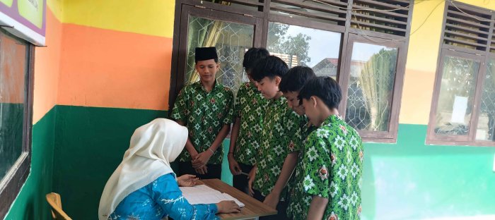 Siswa dan Guru MTsN 2 Bungo Tingkatkan Kolaborasi Siswa dan Guru MTsN 2 Bungo Tingkatkan Kolaborasi