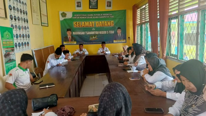 Kepala MTsN 5 Tebo Pimpin Rapat Tim Kokurikuler Semester Genap TP 2025/2026 Kepala MTsN 5 Tebo Pimpin Rapat Tim Kokurikuler Semester Genap TP 2025/2026