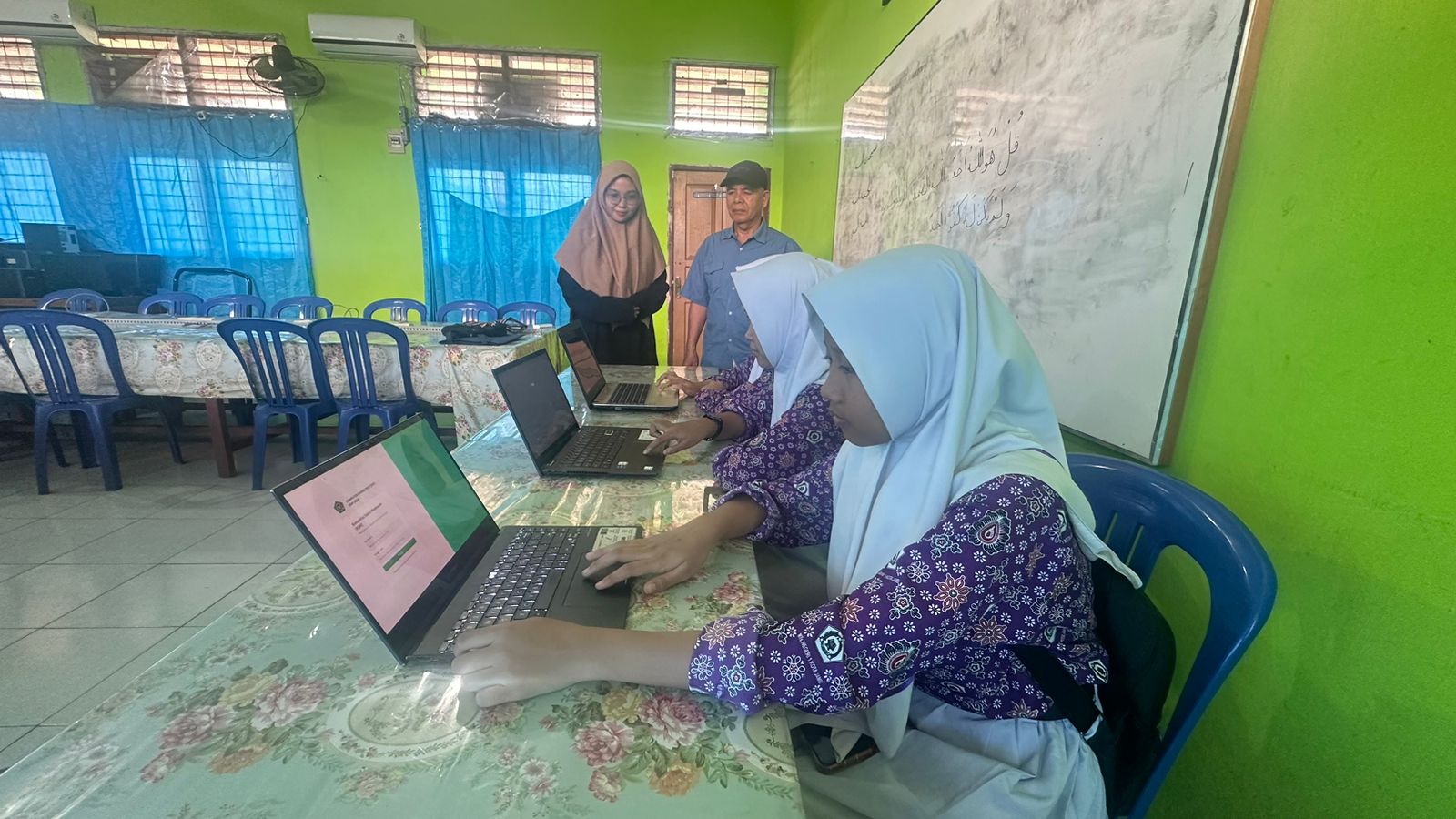 Diguyur hujan, Siswa/siswi tetap semangat Uji Coba KSM Diguyur hujan, Siswa/siswi tetap semangat Uji Coba KSM