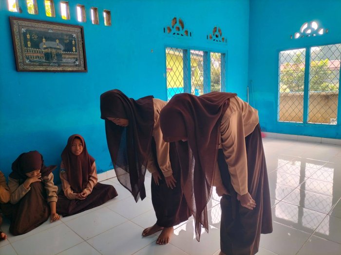 Pembelajaran Fikih Kelas VII MTsN 5 Tebo Berlangsung Interaktif di Mushalla Pembelajaran Fikih Kelas VII MTsN 5 Tebo Berlangsung Interaktif di Mushalla