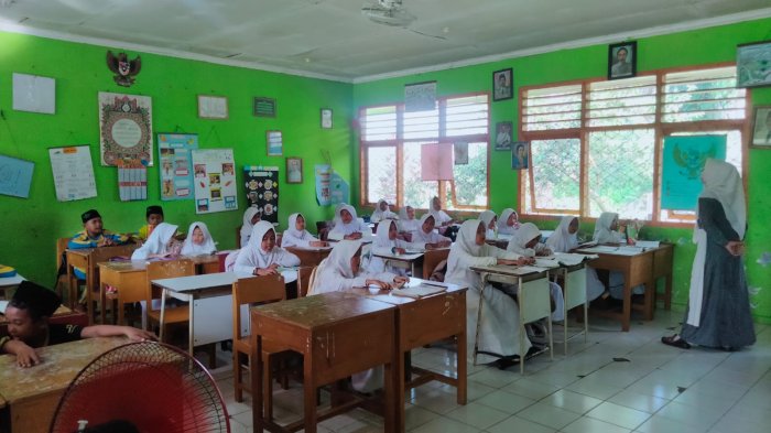 Kebiasaan Indah Kelas 4: Awali KBM Dengan Membaca Asmaul Husna