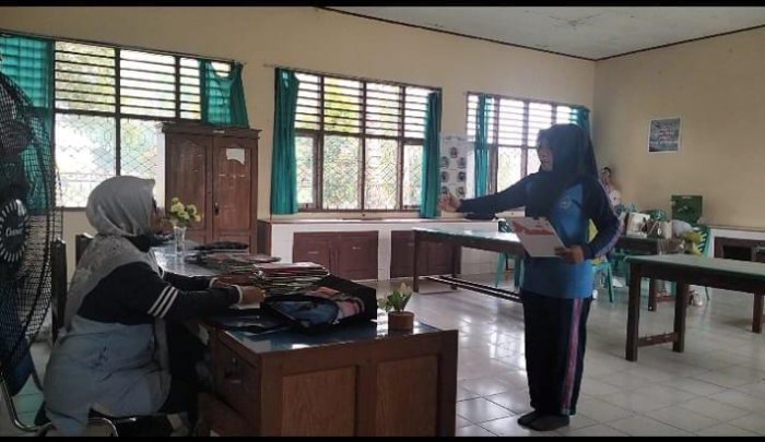 Persiapan KOMPAS 2026, Ibu Yulisma Intensif Membimbing Siswa MAN 2 Bungo dalam Seni Bertutur dan Baca Puisi Persiapan KOMPAS 2026, Ibu Yulisma Intensif Membimbing Siswa MAN 2 Bungo dalam Seni Bertutur dan Baca Puisi
