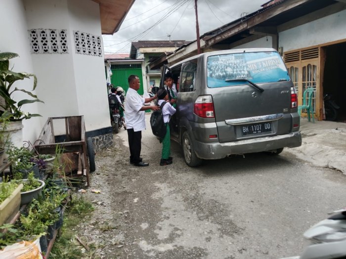 Layanan Prima Mobil Operasional MIN 3 Kerinci Siap Antar Siswa Pulang dengan Aman dan Nyaman