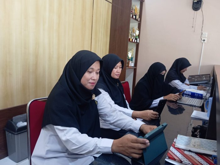 Waka Kurikulum Dorong Siswa Berprestasi, Daftarkan Tim IPA ke Olimpiade di Global House Waka Kurikulum Dorong Siswa Berprestasi, Daftarkan Tim IPA ke Olimpiade di Global House