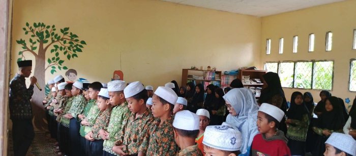 Siswa Siswi MIN 1 Muaro Jambi Laksanakan Praktik Salat Subuh Siswa Siswi MIN 1 Muaro Jambi Laksanakan Praktik Salat Subuh