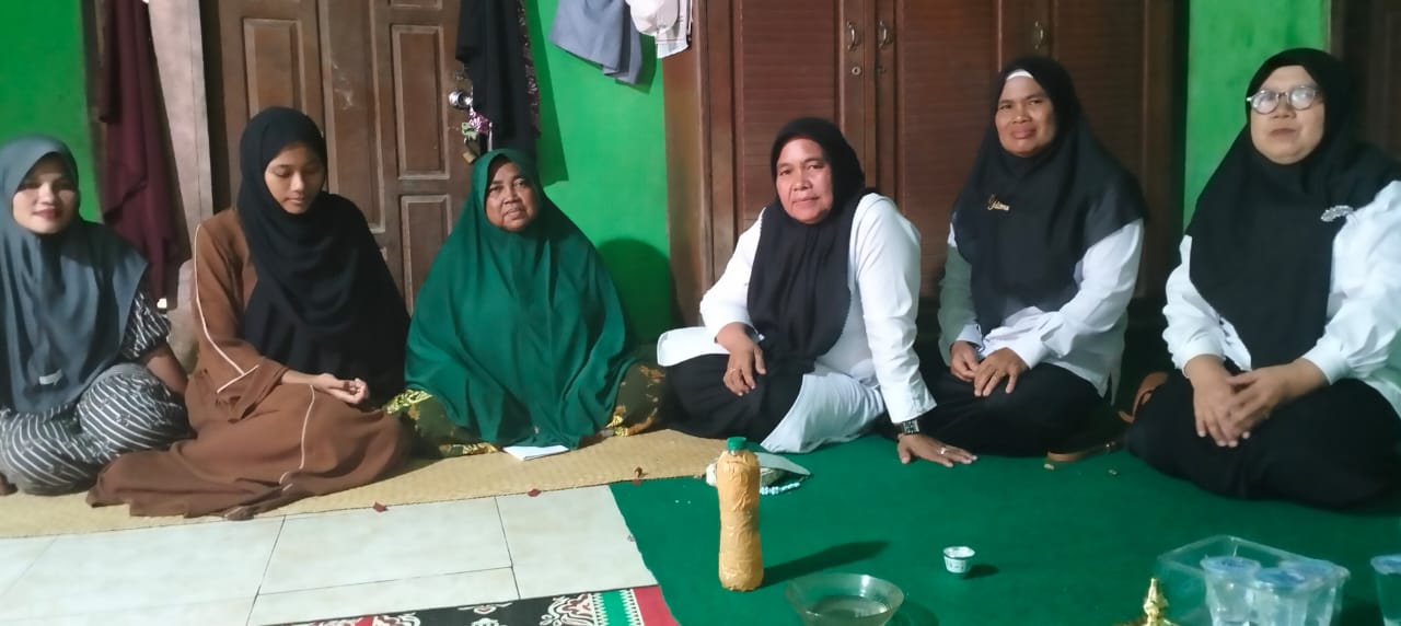 Kepala Madrasah, Guru dan Siswa MAN 2 Bungo Takziah ke Orang Tua Siswa yang Meninggal Dunia Kepala Madrasah, Guru dan Siswa MAN 2 Bungo Takziah ke Orang Tua Siswa yang Meninggal Dunia