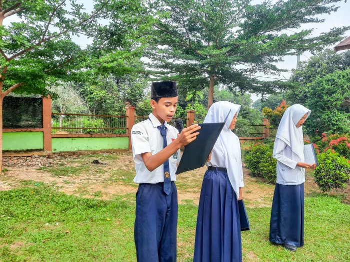 Lantunan Doa Balqis Romadon Iringi Khidmatnya Upacara Bendera di MTsN 1 Bungo