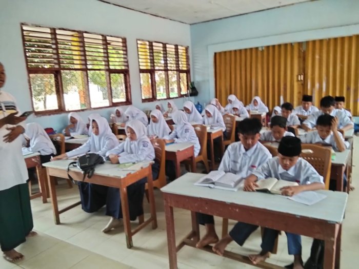 Siswa MTsN 2 Bungo Pelajari Tajwid dalam Kegiatan Tahfidz Siswa MTsN 2 Bungo Pelajari Tajwid dalam Kegiatan Tahfidz