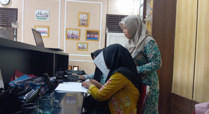 Staf TU MAN 2 Bungo Tunjukkan Komitmen, Siap Dukung Administrasi Guru dengan Pelayanan Prima Staf TU MAN 2 Bungo Tunjukkan Komitmen, Siap Dukung Administrasi Guru dengan Pelayanan Prima