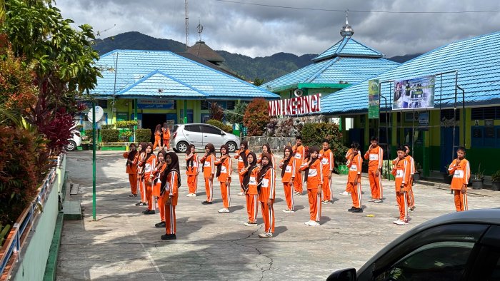 Semangat Tak Surut! Hari Kedua Ujian Praktik Senam MAN 1 Kerinci Berlangsung Meriah Semangat Tak Surut! Hari Kedua Ujian Praktik Senam MAN 1 Kerinci Berlangsung Meriah