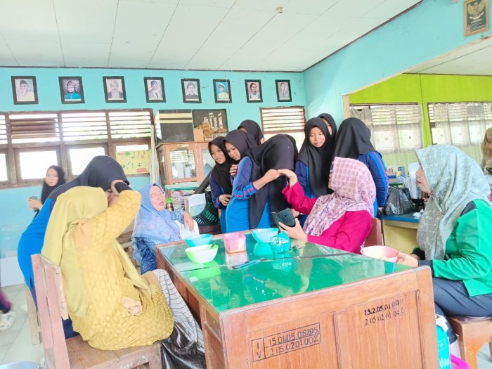 Nostalgia Singkat, Alumni MTsN 1 Bungo Kunjungi Almamater di Tengah Kesibukan Sekolah Nostalgia Singkat, Alumni MTsN 1 Bungo Kunjungi Almamater di Tengah Kesibukan Sekolah