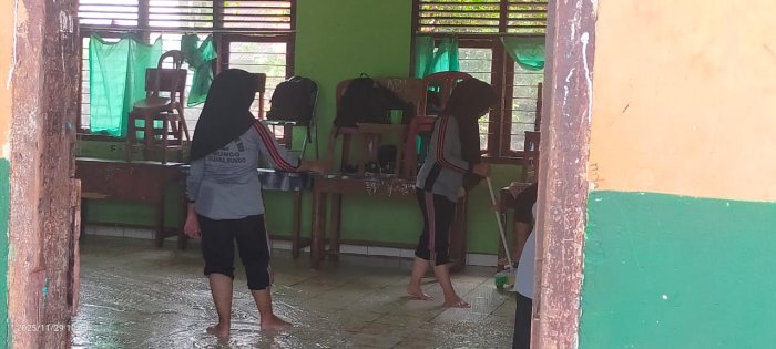 MTsN 2 Bungo Gelar Kerja Bakti