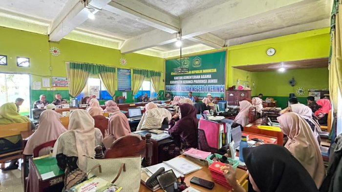 MAN 1 Kerinci Gelar Konsolidasi Persiapan Sekolah Sehat dan Penertiban Administrasi MAN 1 Kerinci Gelar Konsolidasi Persiapan Sekolah Sehat dan Penertiban Administrasi