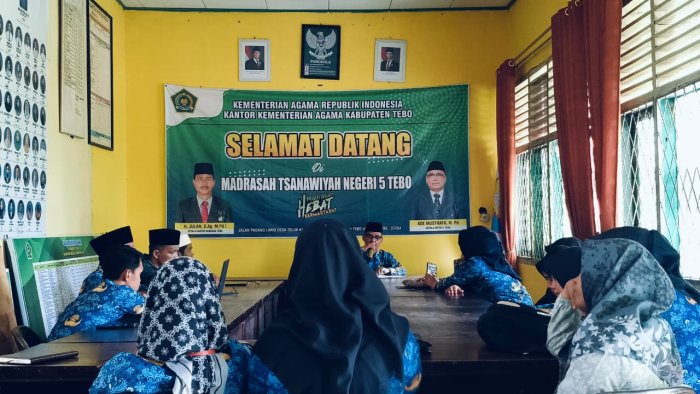 Kepala MTsN 5 Tebo Pimpin Rapat Evaluasi KBM dan Persiapan Safari Ramadhan Kepala MTsN 5 Tebo Pimpin Rapat Evaluasi KBM dan Persiapan Safari Ramadhan