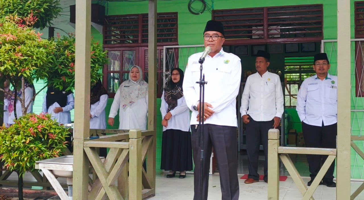APEL SENIN PAGI ; BERSAMA TINGKATKAN DISIPLIN 