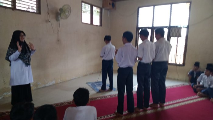 Sempurnakan Ibadah, Siswa Kelas 9 MTsN 2 Bungo Ikuti Praktik Sholat di Pesantren Kilat