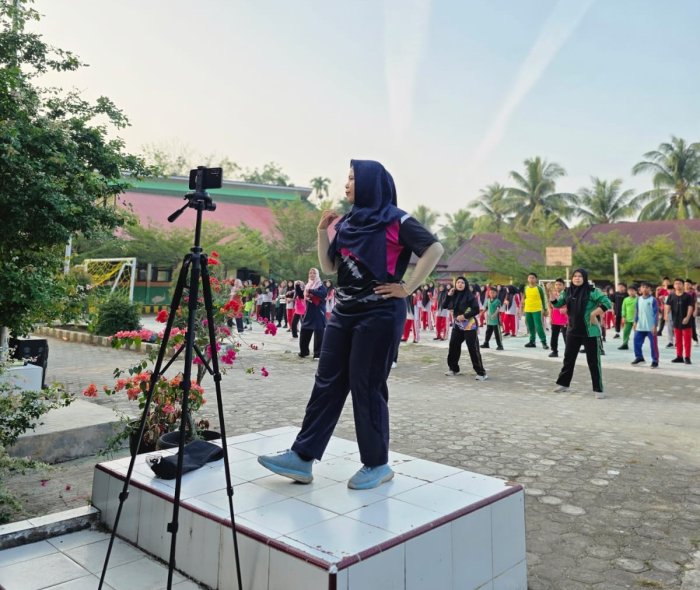 Gerakkan Tubuh, Bangkitkan Semangat! Senam Kesehatan Jasmani Semarak di MTsN 1 Bungo Gerakkan Tubuh, Bangkitkan Semangat! Senam Kesehatan Jasmani Semarak di MTsN 1 Bungo