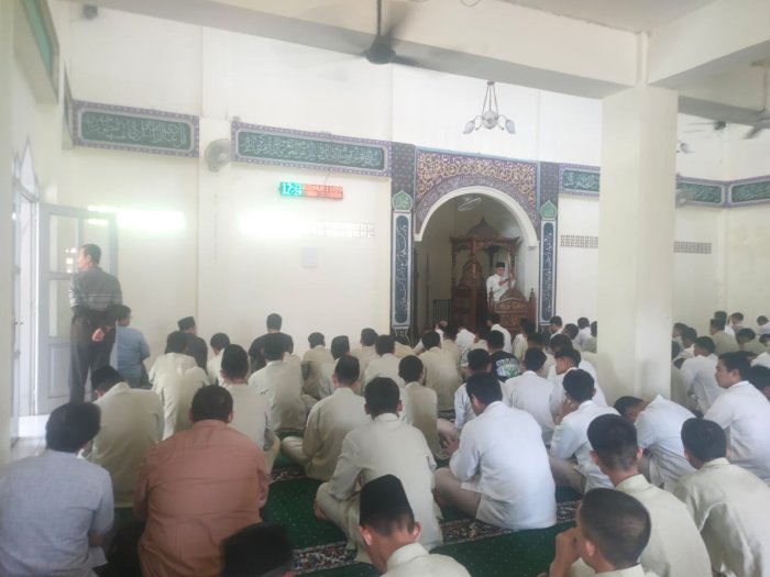 M. Hazza Hukama Gandhi, Siswa MAN 2 Kota Jambi, Jadi Khatib Sholat Jumat di Masjid Al Manar M. Hazza Hukama Gandhi, Siswa MAN 2 Kota Jambi, Jadi Khatib Sholat Jumat di Masjid Al Manar