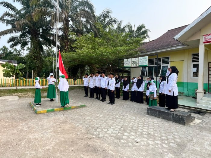 MIN 1 Muaro Jambi Pesan Khusus Pembina Elvina Saphira Yusuf S.Pd. Perilaku Disiplin dan Jaga Kebersihan Kelas