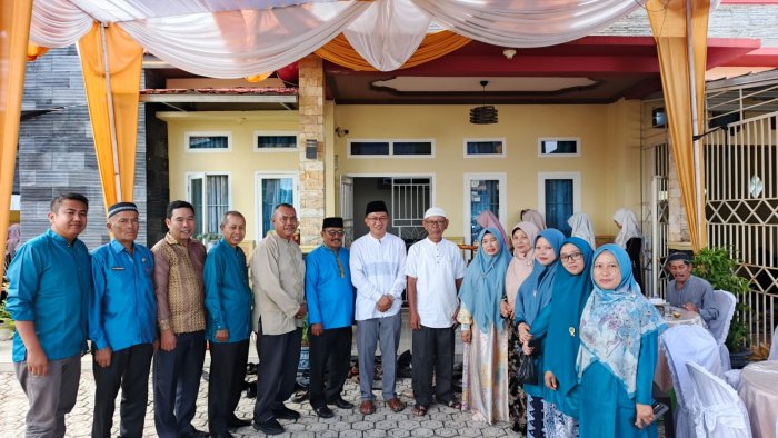 Syukuran dan Doa Bersama Jelang Keberangkatan Haji, Keluarga Besar MAN 1 Kerinci Hadiri Undangan Pak Hamdi Syukuran dan Doa Bersama Jelang Keberangkatan Haji, Keluarga Besar MAN 1 Kerinci Hadiri Undangan Pak Hamdi