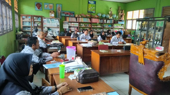 Kepala MIN 3 Tebo Gelar Rapat Koordinasi Persiapan FASI 2025 Bersama Dewan Guru Kepala MIN 3 Tebo Gelar Rapat Koordinasi Persiapan FASI 2025 Bersama Dewan Guru