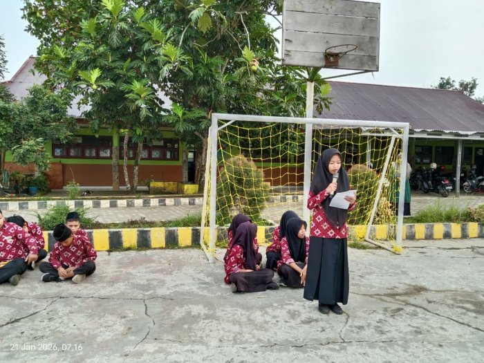 Sukses Berpidato Bahasa Inggris, Ananda Naura dan Audi Warnai Kegiatan Pembiasaan Pagi di MTsN 1 Bungo Sukses Berpidato Bahasa Inggris, Ananda Naura dan Audi Warnai Kegiatan Pembiasaan Pagi di MTsN 1 Bungo