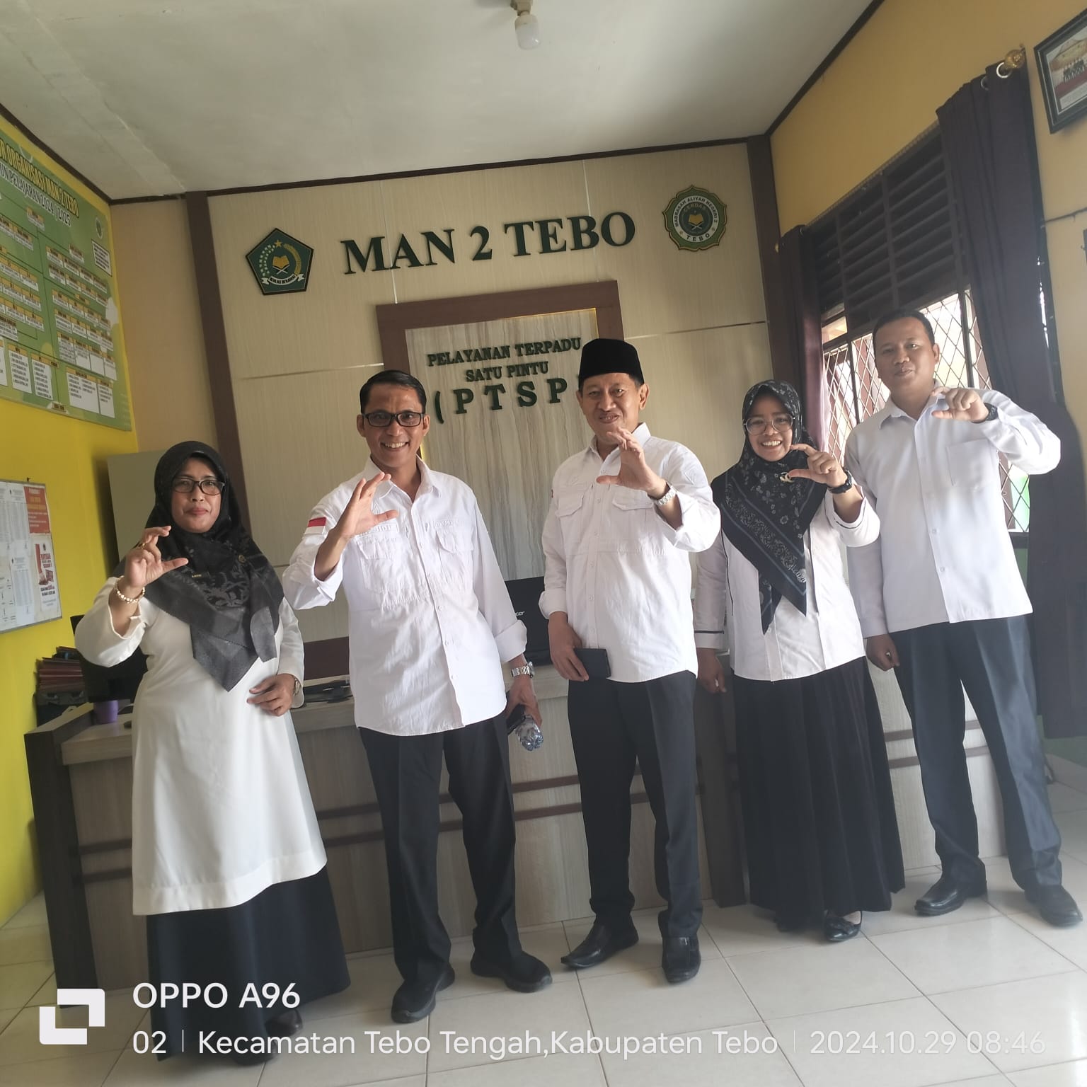MAN 2 TEBO MENERIMA KUNJUNGAN SILATURAHMI DARI KETUA KELOMPOK KERJA PENGAWAS MADRASAH PROVINSI JAMBI MAN 2 TEBO MENERIMA KUNJUNGAN SILATURAHMI DARI KETUA KELOMPOK KERJA PENGAWAS MADRASAH PROVINSI JAMBI