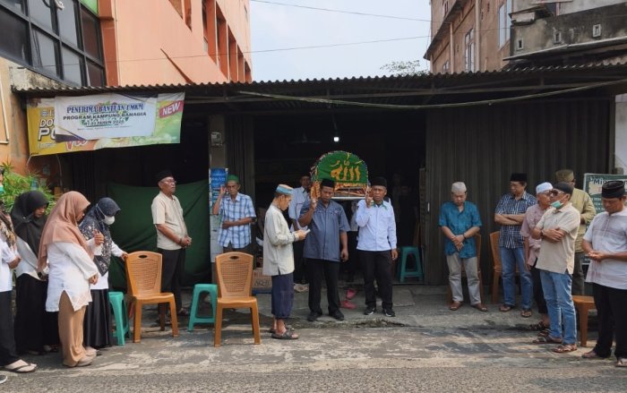 Kepala MAN 2 Kota Jambi Bertakziah ke Rumah Duka Staf Pustakawan Kepala MAN 2 Kota Jambi Bertakziah ke Rumah Duka Staf Pustakawan