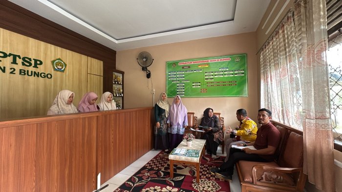 MAN 2 Bungo Terima Kunjungan IAK Muara Bungo, Jalin Kolaborasi Bersama Guru BK untuk Siswa Kelas XII MAN 2 Bungo Terima Kunjungan IAK Muara Bungo, Jalin Kolaborasi Bersama Guru BK untuk Siswa Kelas XII