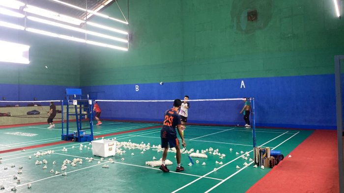 Ramai Banget! Ekstrakurikuler Badminton MAN 2 Kota Jambi Bikin Hall Penuh Tiap Sabtu Ramai Banget! Ekstrakurikuler Badminton MAN 2 Kota Jambi Bikin Hall Penuh Tiap Sabtu