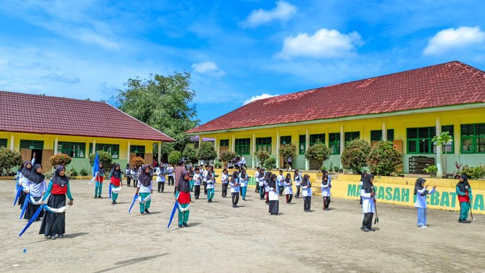 Marching Band MIN 4 Tebo Latihan dengan Formasi Lengkap Marching Band MIN 4 Tebo Latihan dengan Formasi Lengkap