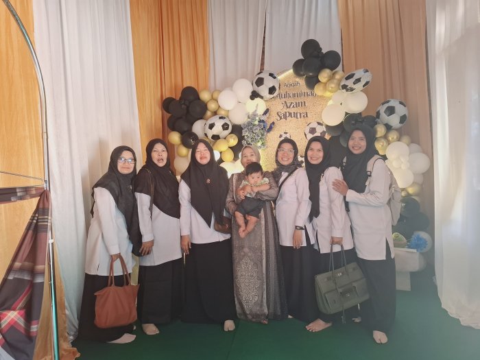 Wujud Solidaritas Tanpa Batas, Keluarga Besar MTsN 2 Bungo Hadiri Syukuran dan Marhaban Putra Ketiga Ibu Ayuk