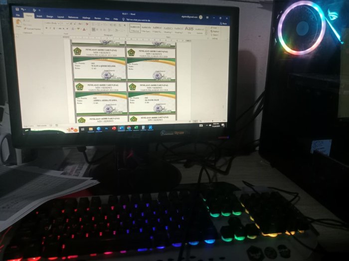 Persiapan Matang Jelang PAS Staf Tata Usaha MIN 3 Kerinci Mulai Menyiapkan Kartu Ujian Siswa Persiapan Matang Jelang PAS Staf Tata Usaha MIN 3 Kerinci Mulai Menyiapkan Kartu Ujian Siswa