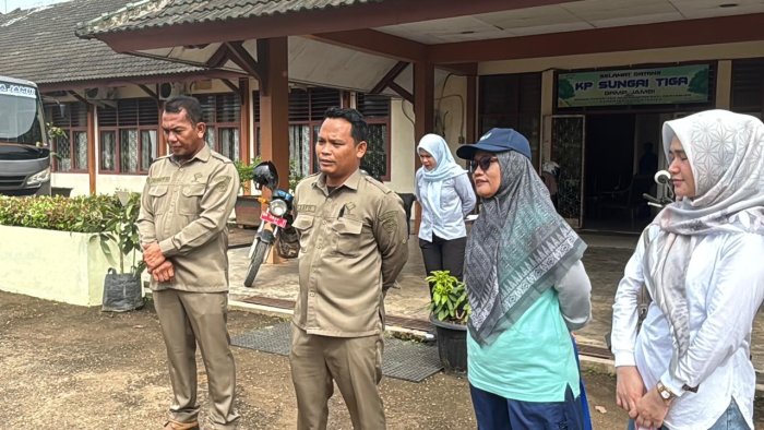 Tak Lagi Berlumpur! Siswa MAN 2 Kota Jambi Disambut Inovasi Canggih di Taman Agro Modern Tak Lagi Berlumpur! Siswa MAN 2 Kota Jambi Disambut Inovasi Canggih di Taman Agro Modern