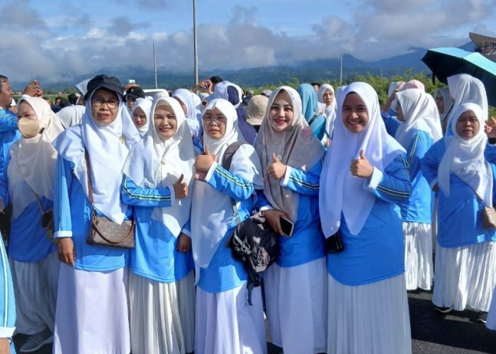 Penuh Semangat dan Kebersamaan! Guru dan Karyawan MAN 1 Kerinci Ramaikan Jalan Santai HAB Penuh Semangat dan Kebersamaan! Guru dan Karyawan MAN 1 Kerinci Ramaikan Jalan Santai HAB