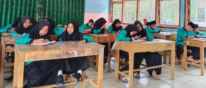Mengoptimalkan Gawai di Ruang Kelas: Manfaat dan Tantangan Penggunaan HP dalam Pembelajaran Mengoptimalkan Gawai di Ruang Kelas: Manfaat dan Tantangan Penggunaan HP dalam Pembelajaran