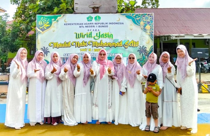 GTK Kaum Hawa MTsN 1 Bungo :Ujung Tombak Pelayanan Setiap Kegiatan GTK Kaum Hawa MTsN 1 Bungo :Ujung Tombak Pelayanan Setiap Kegiatan