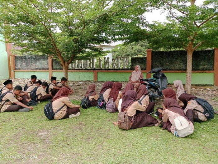 Ciptakan Komunikasi yang Cair, Pendekatan Hangat Wali Kelas di MTsN 1 Bungo Eratkan Hubungan dengan Siswa Ciptakan Komunikasi yang Cair, Pendekatan Hangat Wali Kelas di MTsN 1 Bungo Eratkan Hubungan dengan Siswa