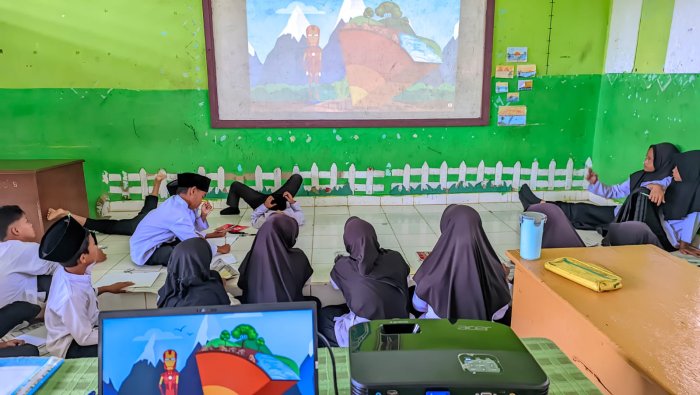 Kelas 5B MIN 4 Tebo Belajar IPAS Serasa Santai Nonton TV di Rumah Kelas 5B MIN 4 Tebo Belajar IPAS Serasa Santai Nonton TV di Rumah