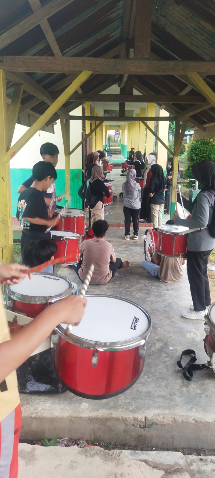 Siswa MAN 2 Tebo Manfaatkan Waktu Libur  Berlatih Drumband