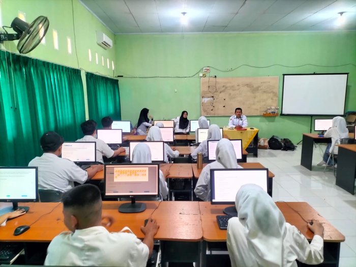 MAN 1 Kota Jambi Laksanakan AMBK Tahun Pelajaran 2025/2026 Secara Terjadwal dan Sistematis MAN 1 Kota Jambi Laksanakan AMBK Tahun Pelajaran 2025/2026 Secara Terjadwal dan Sistematis