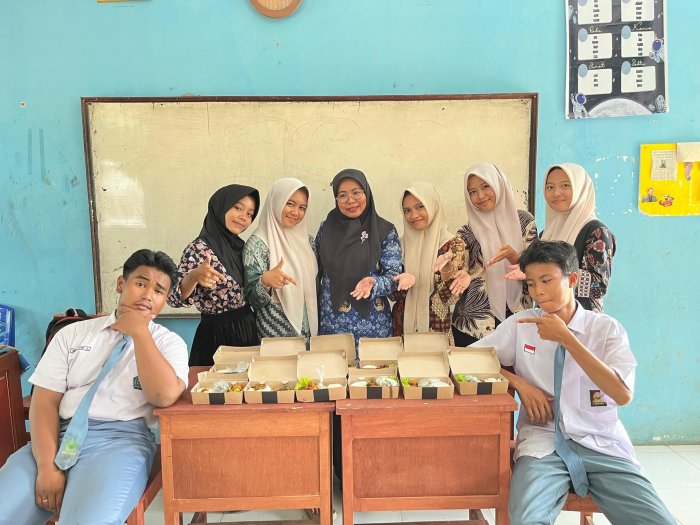 Siswa MAN 2 Tebo Praktik Olah Makanan Khas Daerah Siswa MAN 2 Tebo Praktik Olah Makanan Khas Daerah