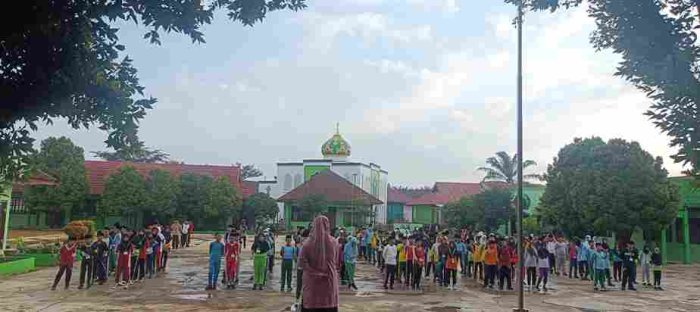Hari Terakhir MATAMUDA MTsN 2 Bungo Diawali Apel Pagi Khidmat di Lapangan Madrasah Hari Terakhir MATAMUDA MTsN 2 Bungo Diawali Apel Pagi Khidmat di Lapangan Madrasah