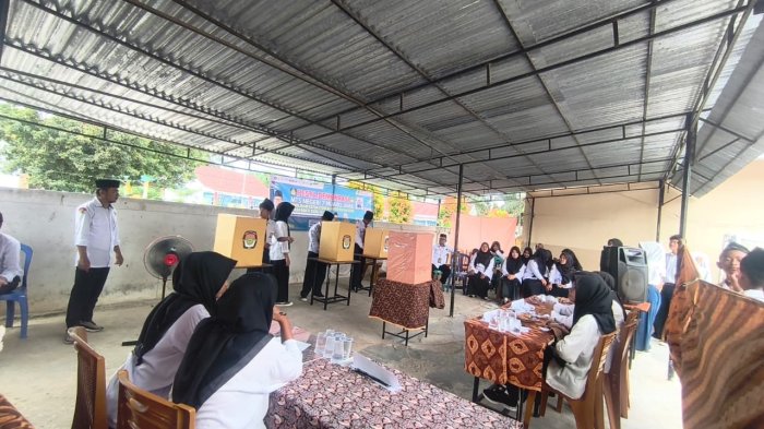 MTsN 7 Muaro Jambi Gelar Pesta Demokrasi Pemilihan Ketua & Wakil Ketua OSIM Periode 2026/2027 MTsN 7 Muaro Jambi Gelar Pesta Demokrasi Pemilihan Ketua & Wakil Ketua OSIM Periode 2026/2027