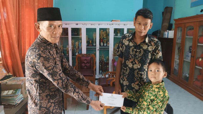 Guru MIN 4 Tebo Inisiatif Iuran untuk Satu Beasiswa Tambahan