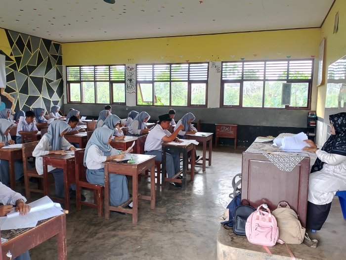 Pelaksanaan ASAS Hari Kedua Semester Ganjil T.P 2025/2026 MAN 2 Tebo Berjalan Lancar Dan Kondusif Pelaksanaan ASAS Hari Kedua Semester Ganjil T.P 2025/2026 MAN 2 Tebo Berjalan Lancar Dan Kondusif